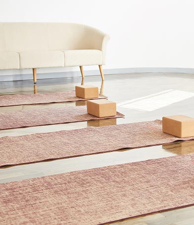 yoga nest equipement de yoga: bloc, tapis, sangles, bolster