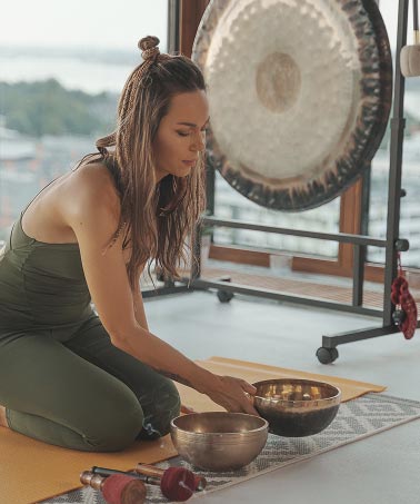 yoga nest sonotherapie Bols chantants tibétains, kalimbas, tambours marins et bien plus encore.