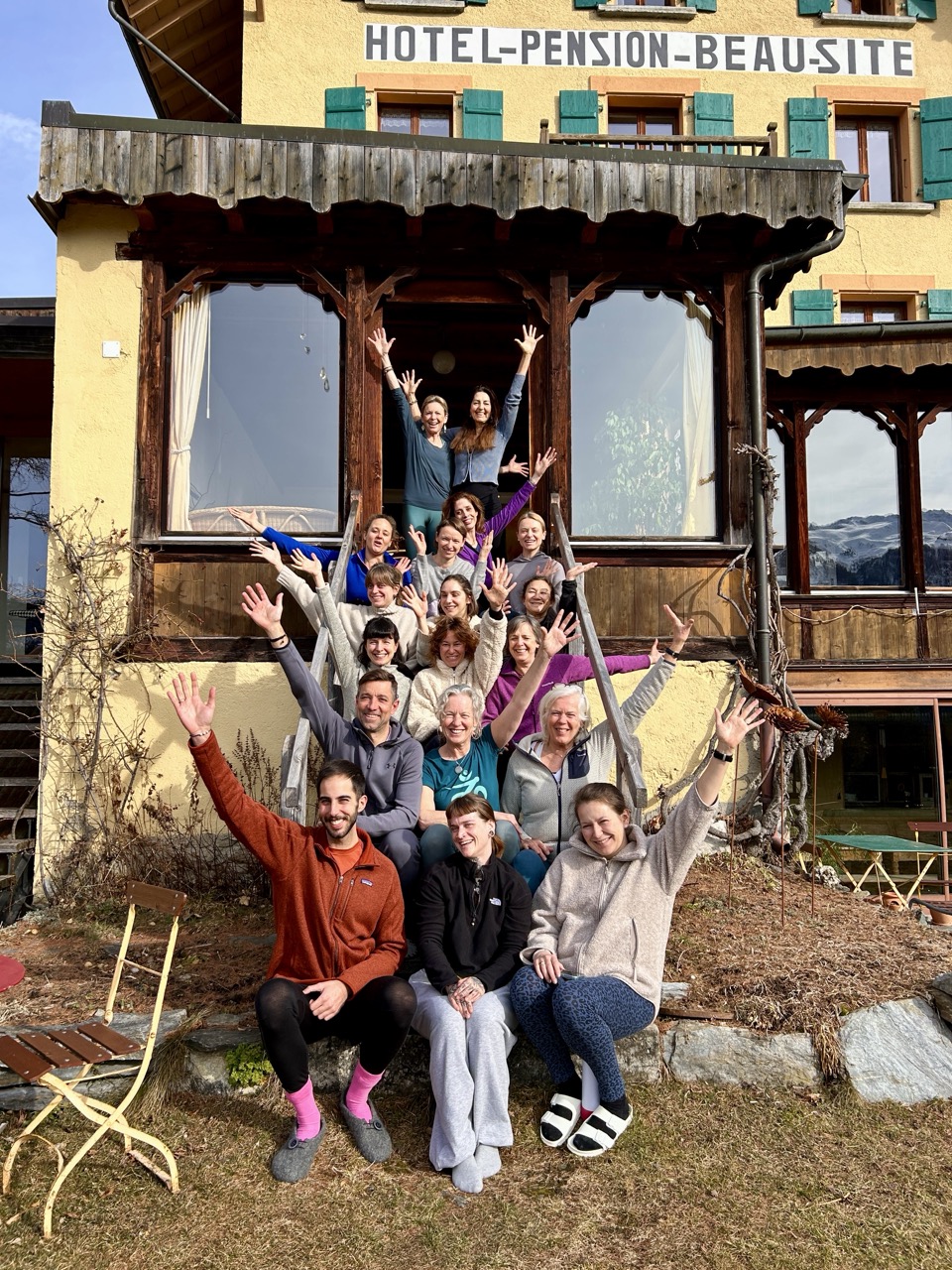 Smiling group in front of the Hôtel-Pension Beausite